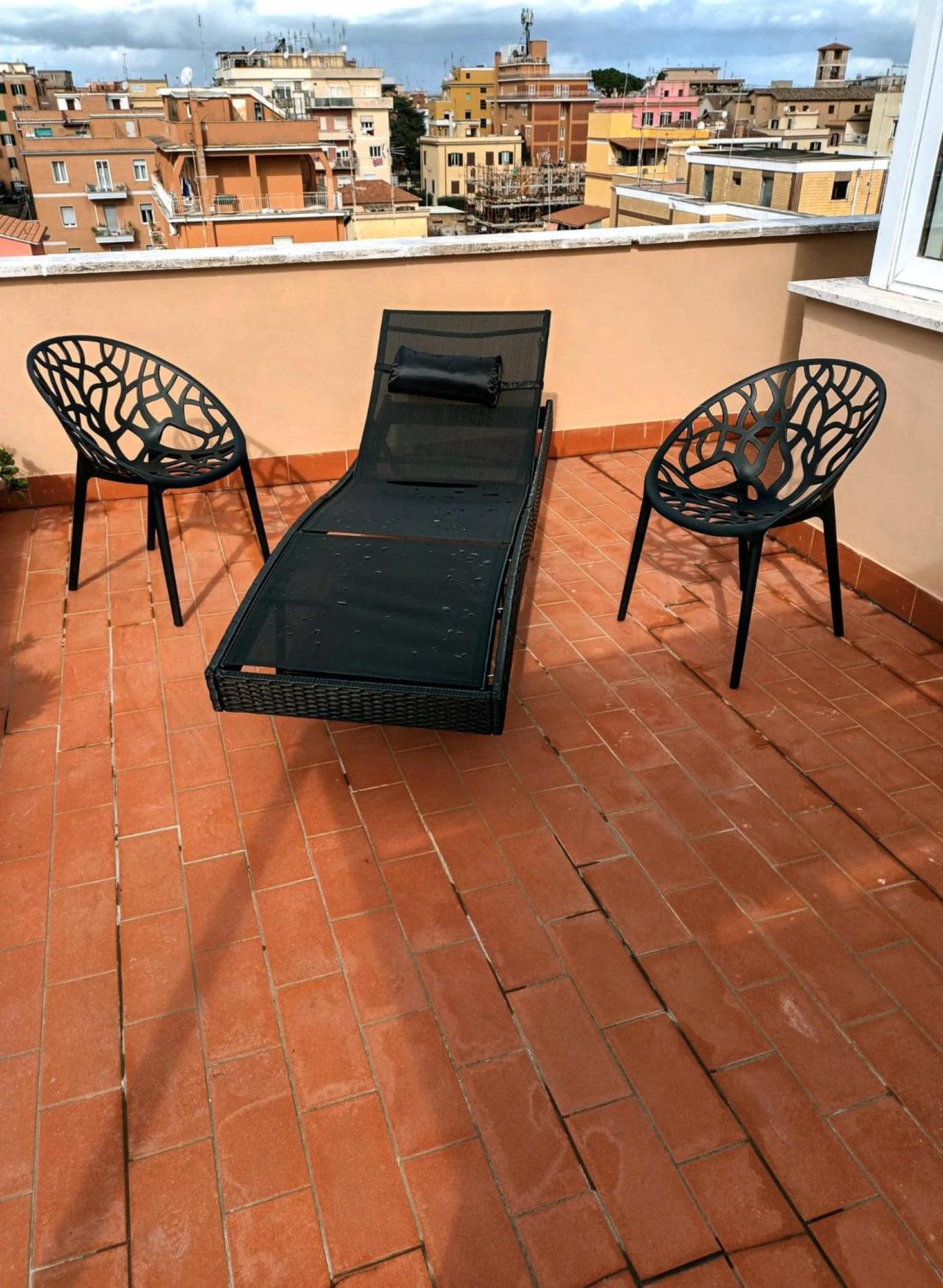 Appartamento Casetta Sole, Superattico Con Terrazzo Vicino San Pietro, New